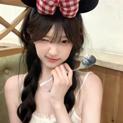 桃花含露又春风